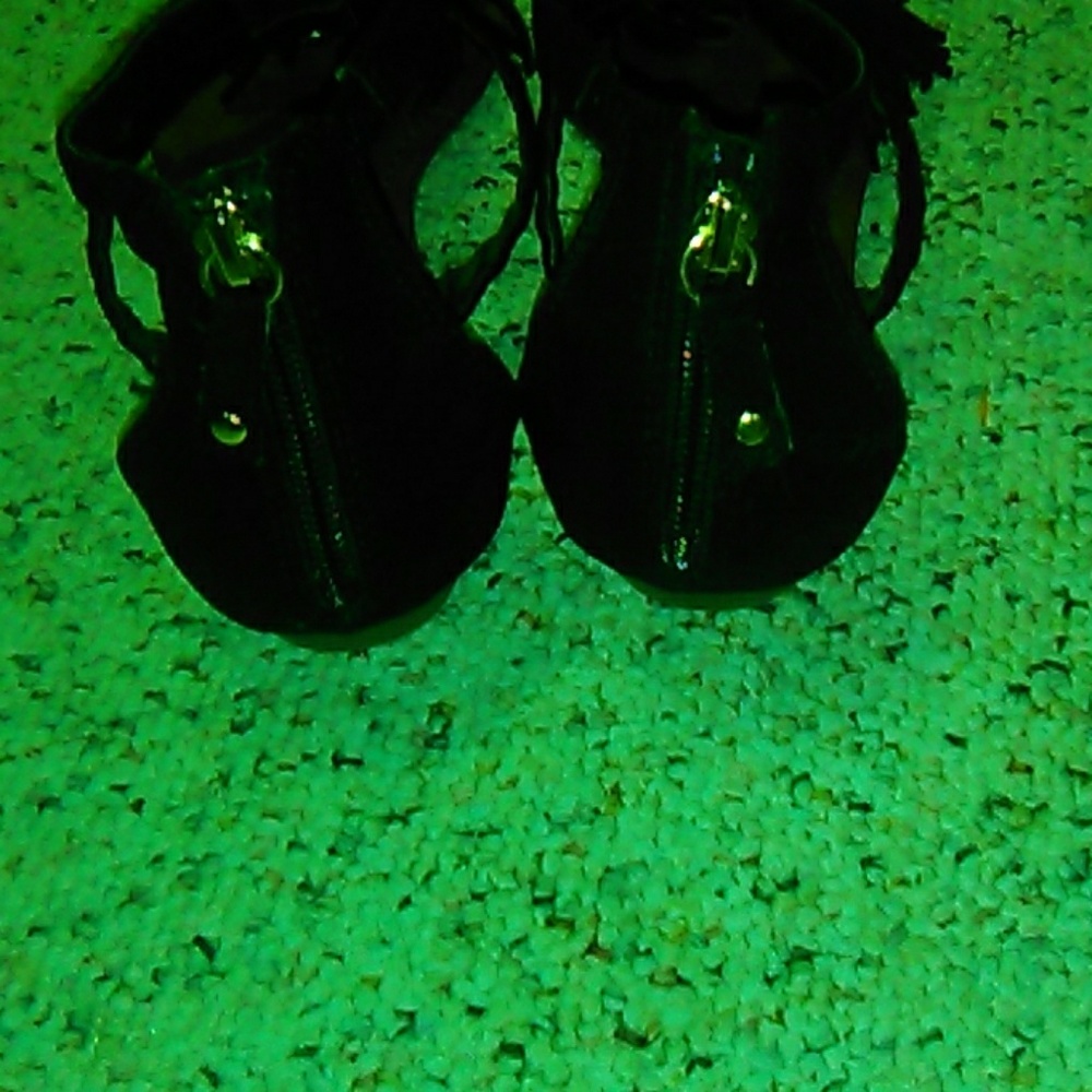 Sandles - Picture 3 of 6